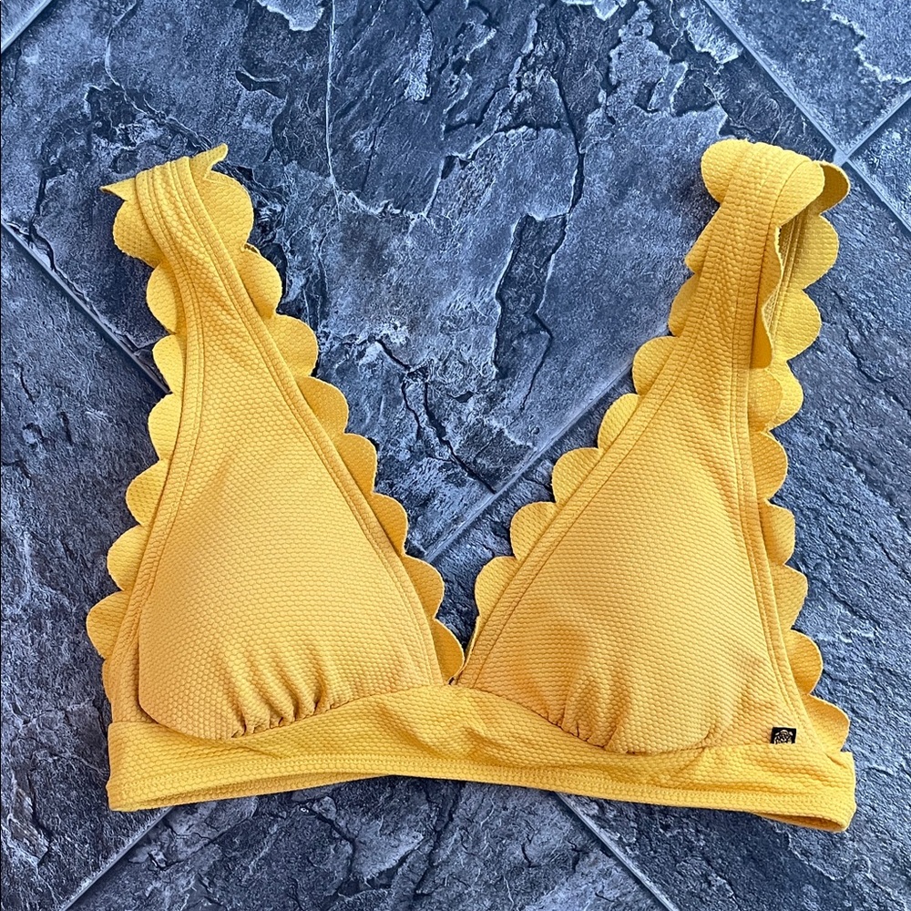 LA VIE EN ROSE AQUA Yellow Scalloped Deep V-Neck Bikini Top Beach Holiday Sun